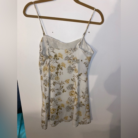 Beautiful white spring dress! Worn once!! Fits smaller, pretty short. - Picture 2 of 3